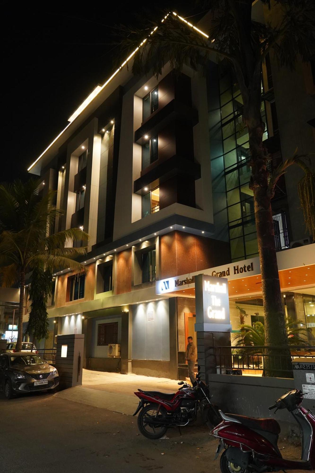 Marshall The Grand Hotel อาเมดาบัด ภายนอก รูปภาพ