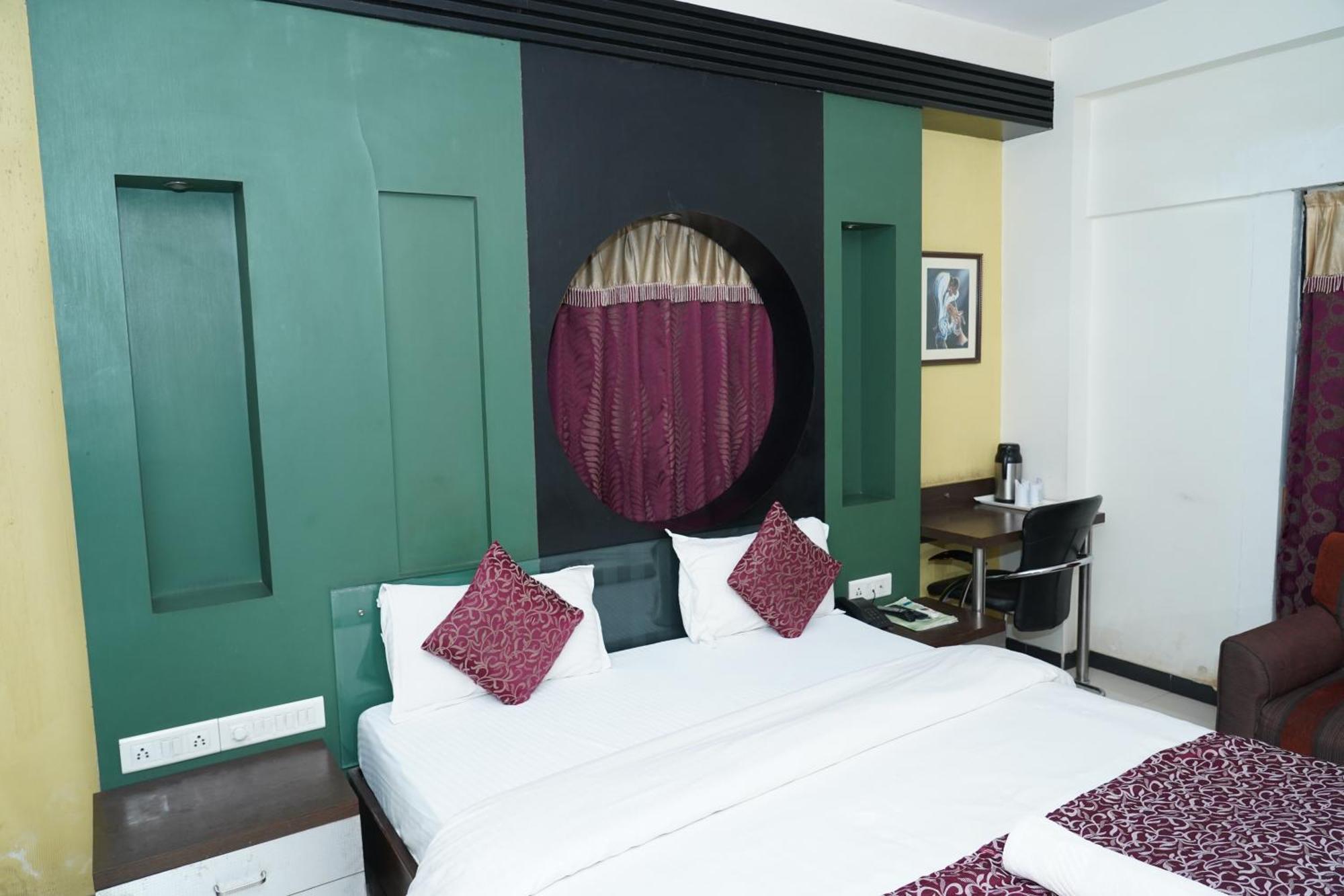 Marshall The Grand Hotel อาเมดาบัด ภายนอก รูปภาพ